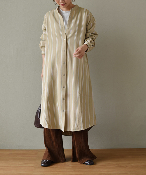 LHELBIE(レルビエ)の「バックタックストライプロングシャツワンピース(ワンピース・レディース・ベージュ/ネイビー/ブラウン・M)」の4枚目の写真