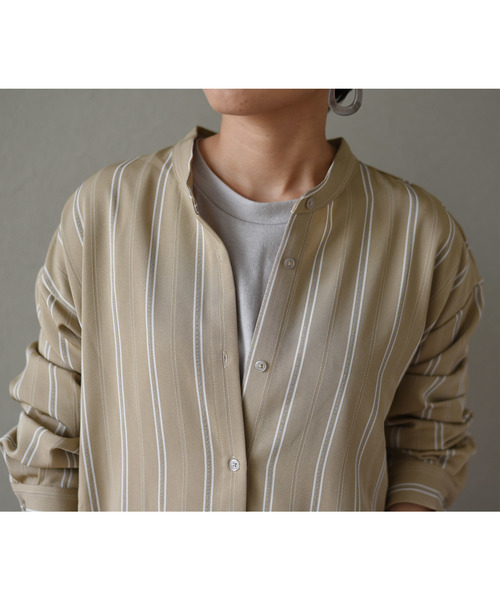 LHELBIE(レルビエ)の「バックタックストライプロングシャツワンピース(ワンピース・レディース・ベージュ/ネイビー/ブラウン・M)」の8枚目の写真