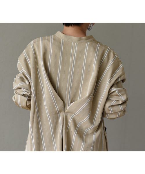 LHELBIE(レルビエ)の「バックタックストライプロングシャツワンピース(ワンピース・レディース・ベージュ/ネイビー/ブラウン・M)」の11枚目の写真
