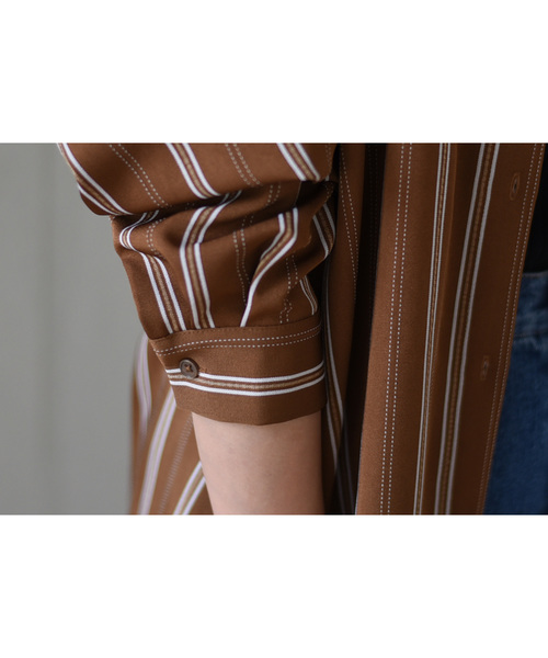 LHELBIE(レルビエ)の「バックタックストライプロングシャツワンピース(ワンピース・レディース・ベージュ/ネイビー/ブラウン・M)」の16枚目の写真