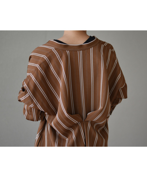 LHELBIE(レルビエ)の「バックタックストライプロングシャツワンピース(ワンピース・レディース・ベージュ/ネイビー/ブラウン・M)」の17枚目の写真