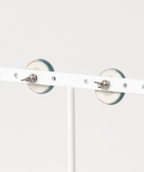 tone(トーン)の「irodori/ラウンド金彩pierce(深緑)(ピアス(両耳用)・レディース・ダークグリーン・FREE)」の2枚目の写真