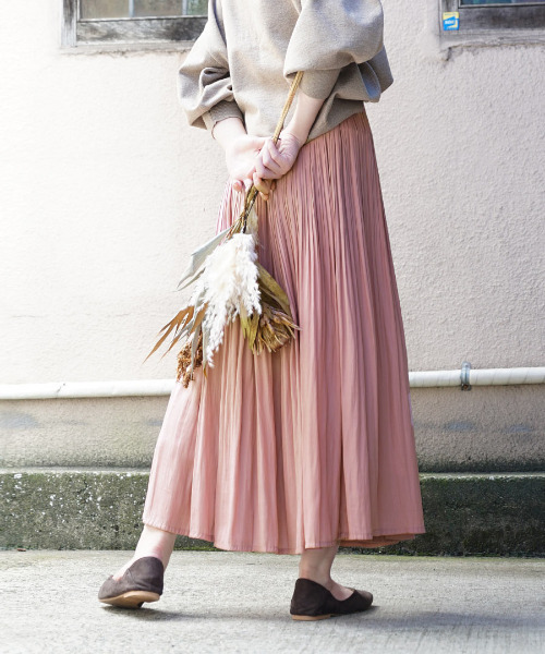 zootie（ズーティー）の「ヴィンテージサテン 消しプリーツ フレアロングスカート（スカート・レディース・ブラック/ピンク/アイボリー/グレー系その他/ブルーグリーン/ライトグレー/ピンク系その他/コーラル/ブルー系その他/チャコール/グレイッシュブルー・M）」の9枚目の写真