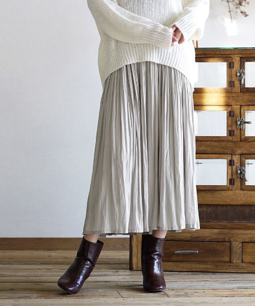 zootie（ズーティー）の「ヴィンテージサテン 消しプリーツ フレアロングスカート（スカート・レディース・ブラック/ピンク/アイボリー/グレー系その他/ブルーグリーン/ライトグレー/ピンク系その他/コーラル/ブルー系その他/チャコール/グレイッシュブルー・M）」の16枚目の写真