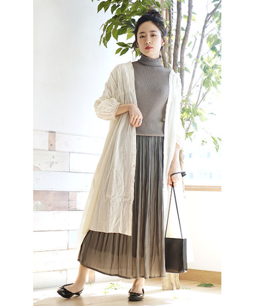 zootie（ズーティー）の「ヴィンテージサテン 消しプリーツ フレアロングスカート（スカート・レディース・ブラック/ピンク/アイボリー/グレー系その他/ブルーグリーン/ライトグレー/ピンク系その他/コーラル/ブルー系その他/チャコール/グレイッシュブルー・M）」の20枚目の写真