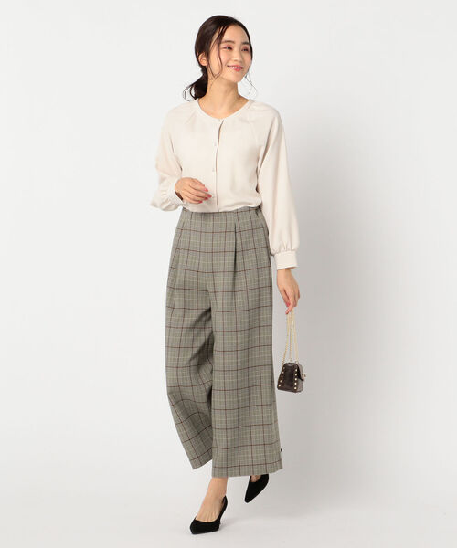 NOLLEY’S(ノーリーズ)の「ジョーゼット両前パール釦ブラウス(シャツ/ブラウス・レディース・ベージュ/サックスブルー/キナリ/カーキ/ネイビー・38/36)」の15枚目の写真
