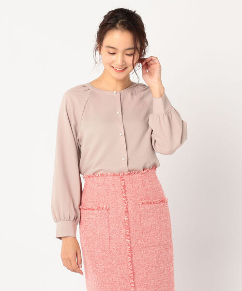 NOLLEY’S(ノーリーズ)の「ジョーゼット両前パール釦ブラウス(シャツ/ブラウス・レディース・ベージュ/サックスブルー/キナリ/カーキ/ネイビー・38/36)」の6枚目の写真