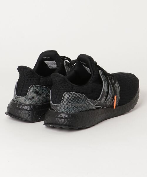adidas（アディダス）の「ウルトラブースト DNA ブラックパイソン 