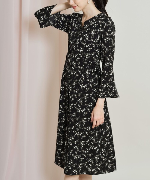 ウエストサイドりぼん付き袖口フレアvネックフラワープリントワンピース Tocco Closet Luxe ワンピース Tocco Closet トッコ クローゼット のファッション通販 Zozotown