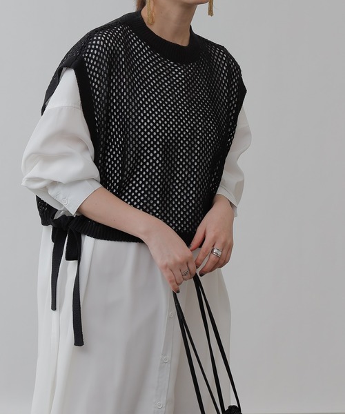 COLONY 2139（コロニートゥーワンスリーナイン）の「サイドリボンメッシュニットベスト（ベスト・レディース・ブラック/ベージュ/ライム・FREE）」の21枚目の写真