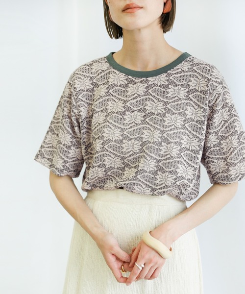 select MOCA(セレクトモカ)の「2021 SS アンティーク花柄ジャガードトップス(Tシャツ/カットソー・レディース・サックスブルー/ライトグリーン/ライトベージュ・FREE)」の3枚目の写真