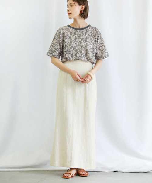 select MOCA(セレクトモカ)の「2021 SS アンティーク花柄ジャガードトップス(Tシャツ/カットソー・レディース・サックスブルー/ライトグリーン/ライトベージュ・FREE)」の5枚目の写真