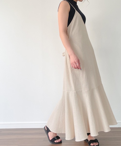 JUNOAH（ジュノア）の「リネン混マーメイドスカートサロペット（サロペット/オーバーオール・レディース・ブラック/グレイッシュベージュ/グリーン/アイボリー/ブルー/モカ・FREE）」の11枚目の写真