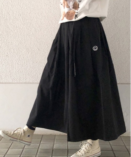 WORLD WIDE LOVE!（ワールドワイドラブ）の「タックギャザースカート（スカート・レディース・ブラック/グリーン/ベージュ・1）」の2枚目の写真