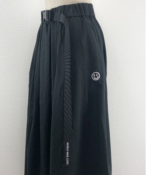 WORLD WIDE LOVE!（ワールドワイドラブ）の「タックギャザースカート（スカート・レディース・ブラック/グリーン/ベージュ・1）」の11枚目の写真