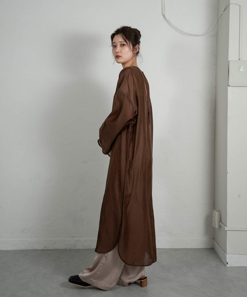 Amiur（エミレ）の「back open sheer ops（ワンピース・レディース・ベージュ/ブラウン/オリーブ・FREE）」の7枚目の写真