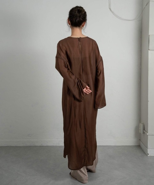 Amiur（エミレ）の「back open sheer ops（ワンピース・レディース・ベージュ/ブラウン/オリーブ・FREE）」の6枚目の写真