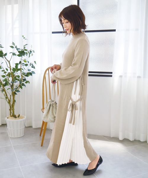 GeeRA(ジーラ)の「サイドプリーツニットワンピース(ワンピース・レディース・ライトベージュ・MEDIUM/X-LARGE/LARGE)」の5枚目の写真