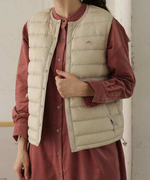 URBAN RESEARCH DOORS(アーバンリサーチドアーズ)の「DANTON INNER DOWN CREW-NECK VEST(ダウンベスト・レディース・ブラック/ホワイト・SMALL)」の2枚目の写真