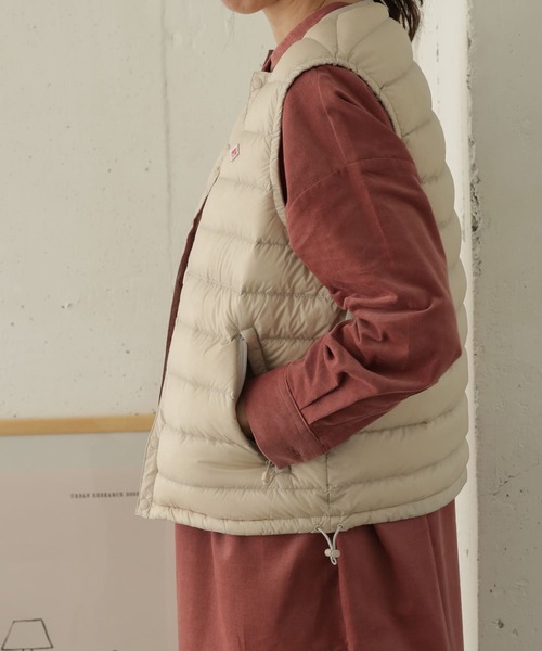 URBAN RESEARCH DOORS(アーバンリサーチドアーズ)の「DANTON INNER DOWN CREW-NECK VEST(ダウンベスト・レディース・ブラック/ホワイト・SMALL)」の4枚目の写真