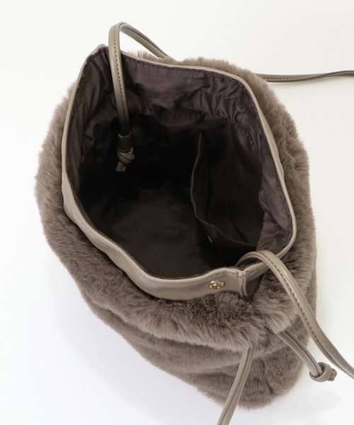 ikka（イッカ）の「エコファー巾着ショルダーバッグ（ショルダーバッグ・レディース・オフホワイト/グレー/ベージュ・FREE）」の6枚目の写真