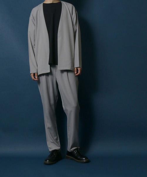 ANPAS(アンパス)の「Polyester Tropical Stretch Collarless Jacket SET-UP/別注 ポリトロ ストレッチ ノーカラージャケット&タックワイドテーパードパンツ セットアップ(セットアップ・メンズ・チャコールグレー/ライトグレー/ブラック/パープル/グレー系その他/グレイッシュベージュ・LL/M/L)」の4枚目の写真