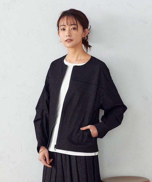 COMME CA ISM(コムサイズム)の「【一部店舗限定】ノーカラーブルゾン(ブルゾン・レディース・ブラック/ネイビー・MEDIUM/LARGE)」の4枚目の写真