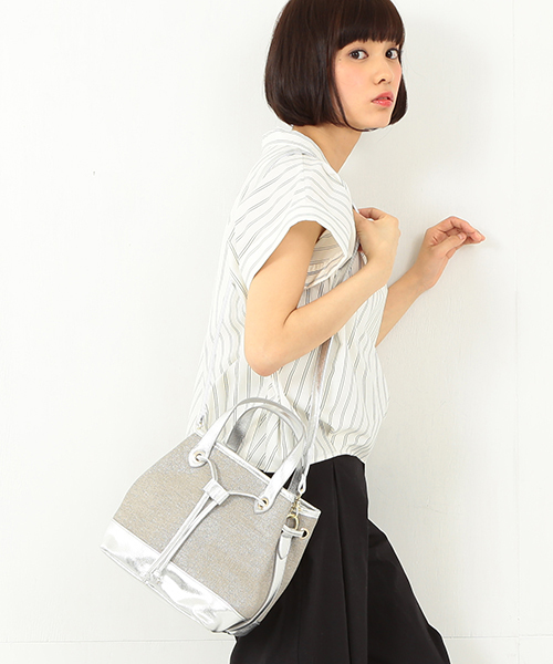 Ray BEAMS（レイビームス）の「Lara & Heart / メタリック 2WAY ショルダーバッグ（ショルダーバッグ・レディース・ブラック/その他1・ONE SIZE）」の18枚目の写真