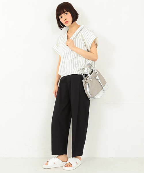 Ray BEAMS（レイビームス）の「Lara & Heart / メタリック 2WAY ショルダーバッグ（ショルダーバッグ・レディース・ブラック/その他1・ONE SIZE）」の19枚目の写真