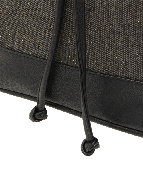 Ray BEAMS（レイビームス）の「Lara & Heart / メタリック 2WAY ショルダーバッグ（ショルダーバッグ・レディース・ブラック/その他1・ONE SIZE）」の6枚目の写真