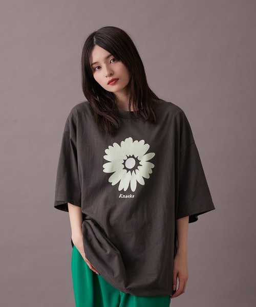 re_k by JUNRED(レクバイジュンレッド)の「【re_k by JUNRED】アブストラクトデイジー半袖Tシャツ(Tシャツ/カットソー・メンズ・チャコールグレー/ホワイト/ミント・S/M/L)」の4枚目の写真