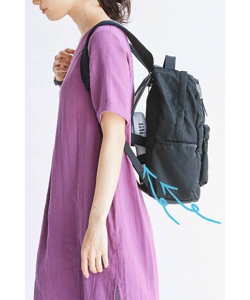 Live in comfort（リブインコンフォート）の「リブ　イン　コンフォート　ハンディー扇風機が取り付けられる　背中スースーリュック〈ブラック〉（バックパック/リュック・レディース・ブラック・ONE SIZE）」の3枚目の写真