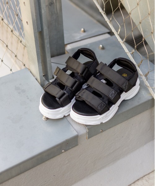 SpRay（スプレイ）の「厚底スポーツサンダル（サンダル・レディース・アイボリー/ブラック×ホワイト/ブラック系その他・SMALL/MEDIUM/LARGE/X-LARGE）」の4枚目の写真