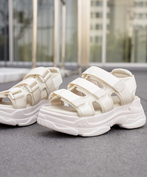 SpRay（スプレイ）の「厚底スポーツサンダル（サンダル・レディース・アイボリー/ブラック×ホワイト/ブラック系その他・SMALL/MEDIUM/LARGE/X-LARGE）」の5枚目の写真