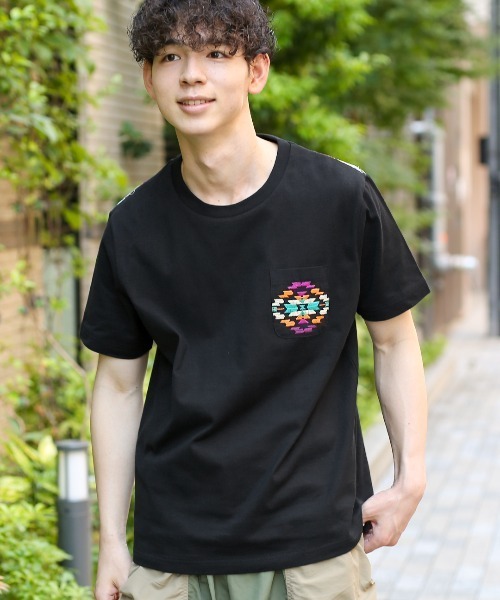 チチカカ（チチカカ）の「【ユニセックス】リメイク刺繍Ｔシャツ（Tシャツ/カットソー・メンズ・ホワイト/ブラック・MEDIUM/LARGE）」の2枚目の写真