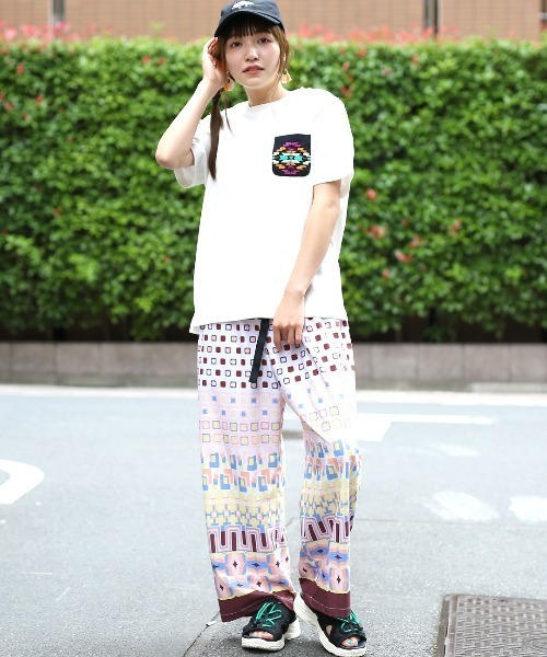 チチカカ（チチカカ）の「【ユニセックス】リメイク刺繍Ｔシャツ（Tシャツ/カットソー・メンズ・ホワイト/ブラック・MEDIUM/LARGE）」の3枚目の写真