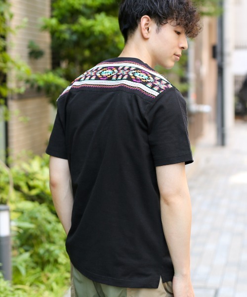 チチカカ（チチカカ）の「【ユニセックス】リメイク刺繍Ｔシャツ（Tシャツ/カットソー・メンズ・ホワイト/ブラック・MEDIUM/LARGE）」の6枚目の写真