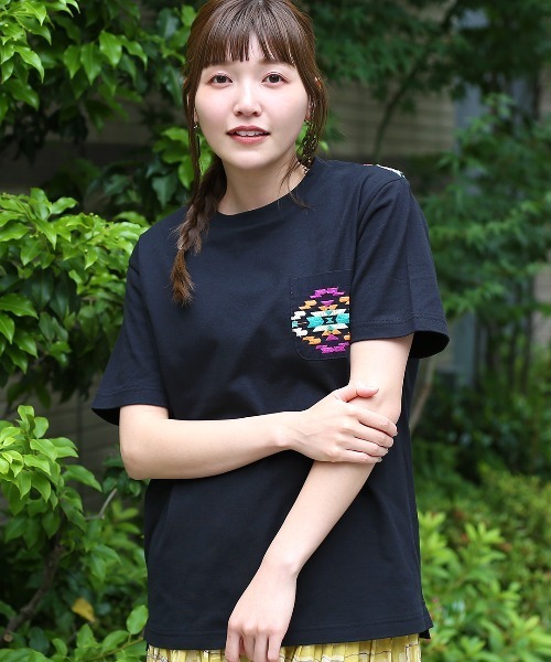 チチカカ（チチカカ）の「【ユニセックス】リメイク刺繍Ｔシャツ（Tシャツ/カットソー・メンズ・ホワイト/ブラック・MEDIUM/LARGE）」の8枚目の写真