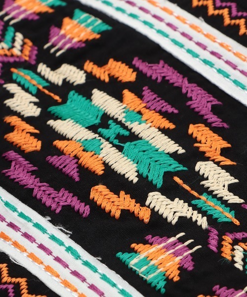 チチカカ（チチカカ）の「【ユニセックス】リメイク刺繍Ｔシャツ（Tシャツ/カットソー・メンズ・ホワイト/ブラック・MEDIUM/LARGE）」の20枚目の写真