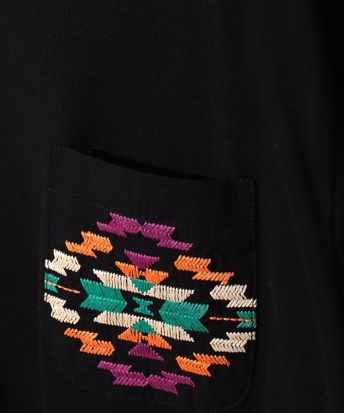 チチカカ（チチカカ）の「【ユニセックス】リメイク刺繍Ｔシャツ（Tシャツ/カットソー・メンズ・ホワイト/ブラック・MEDIUM/LARGE）」の16枚目の写真