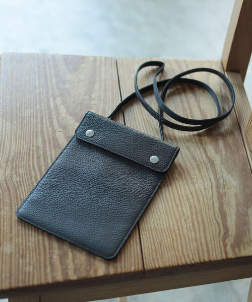 BEAMS（ビームス）の「BEAMS / スナップ ショルダー バッグ（ショルダーバッグ・メンズ・ブラック・ONE SIZE）」の2枚目の写真