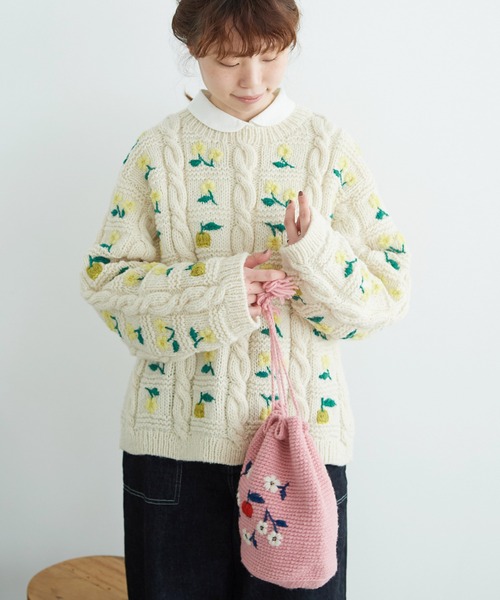 chambre de charme（シャンブルドゥシャーム）の「ペルーハンドニット りんごの花ポンポン巾着（ハンドバッグ・レディース・オフホワイト/ピンク・FREE）」の20枚目の写真
