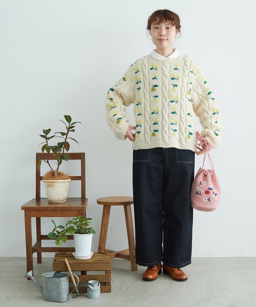 chambre de charme（シャンブルドゥシャーム）の「ペルーハンドニット りんごの花ポンポン巾着（ハンドバッグ・レディース・オフホワイト/ピンク・FREE）」の18枚目の写真