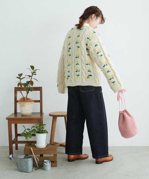 chambre de charme（シャンブルドゥシャーム）の「ペルーハンドニット りんごの花ポンポン巾着（ハンドバッグ・レディース・オフホワイト/ピンク・FREE）」の19枚目の写真