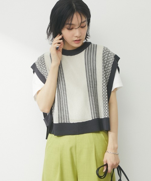 Green　Parks（グリーンパークス）の「パターンショートニットベスト（ベスト・レディース・ベージュ/オフホワイト/グリーン・FREE）」の2枚目の写真