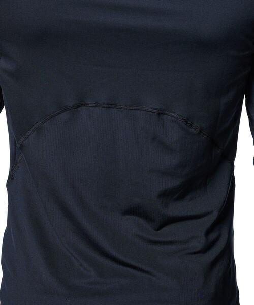 UNDER ARMOUR(アンダーアーマー)の「UAヒートギア フィッティド ロングスリーブ Vネックシャツ(ゴルフ/メンズ)(Tシャツ/カットソー・メンズ・ブラック/ホワイト・M/L/S/XXL/XL)」の12枚目の写真