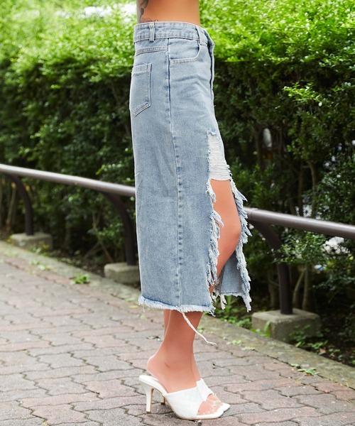 babyShoop(ベイビーシュープ)の「スリットデニムロングスカート(スカート・レディース・ブルー・LARGE/MEDIUM/X-LARGE)」の2枚目の写真