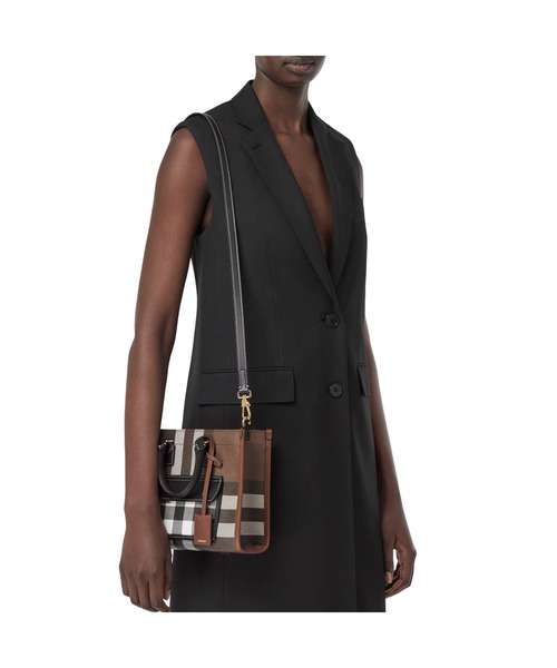 BURBERRY(バーバリー)の「ミニ チェック&レザー フレヤトート(トートバッグ・レディース・ダークブラウン系・ONE SIZE)」の7枚目の写真