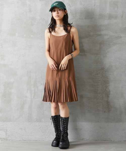 GEVS.（ジェイヴィス）の「＜大きいサイズ＞ 裾プリーツキャミソールミニワンピース GEVS.（ワンピース・レディース・ブラック/モカ・3L/L/4L/5L/LL）」の18枚目の写真