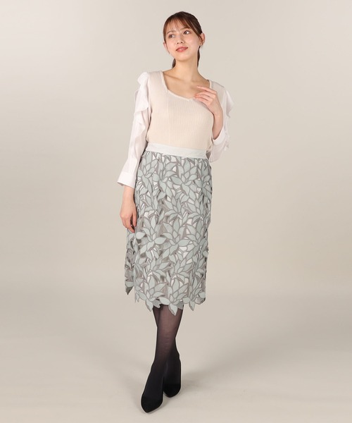 LAISSE PASSE（レッセパッセ）の「ラッフルスリーブプルオーバー（ニット/セーター・レディース・モーブ系/チョコ/ピーコックグリーン系/アイボリー・MEDIUM）」の9枚目の写真